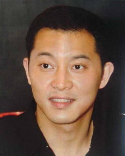 沙溢的家庭背景,从军人家庭到喜剧明星的蜕变之路